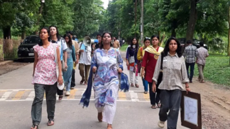 জাবিতে ধর্ষণচেষ্টার আসামি গ্রেপ্তারে ব্যর্থতায় শিক্ষার্থীদের বিক্ষোভ