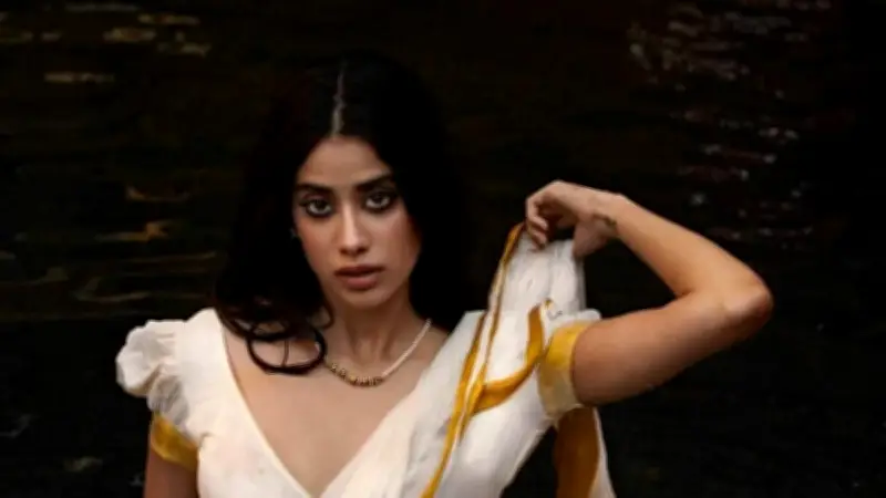 জাহ্নবী কাপুর: আট বছরে নেপোটিজম, বিতর্ক ও সমালোচনার স্রোতে