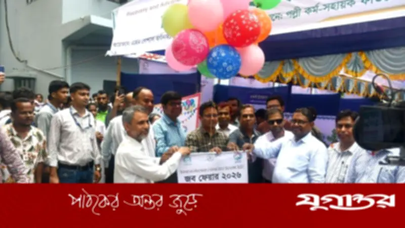 জয়পুরহাটে চাকরি মেলায় ৩২০ তরুণ-তরুণীর স্পট নিয়োগ