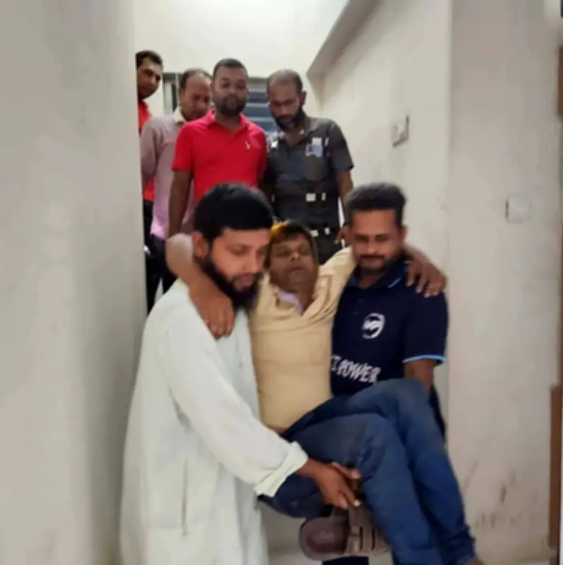 কলাপাড়ায় সাংবাদিক মোয়াজ্জেম হোসেন হামলার শিকার, ছাত্রদলের বিরুদ্ধে অভিযোগ