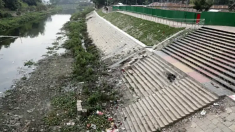 ৩৬ নদীর পানি নিয়েও করতোয়া মৃতপ্রায়: উজানে স্লুইসগেটের কারণে প্রবাহ বন্ধ