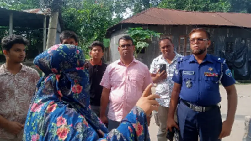 লক্ষ্মীপুরে মা-মেয়ে হত্যা: লুট নয়, ফোন উদ্ধার, রহস্য উদঘাটনে তদন্ত
