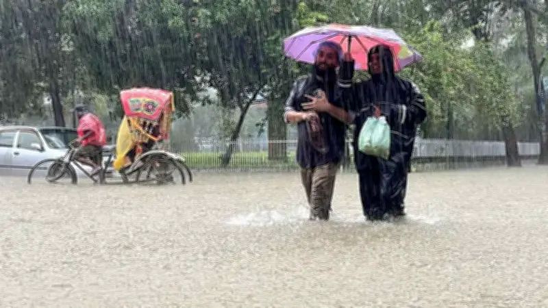 সাগরে লঘুচাপ, ভারী বৃষ্টির আভাস; বিশ্বকাপে মেসির মুখোমুখি হওয়া দারুণ হবে: রোনালদো