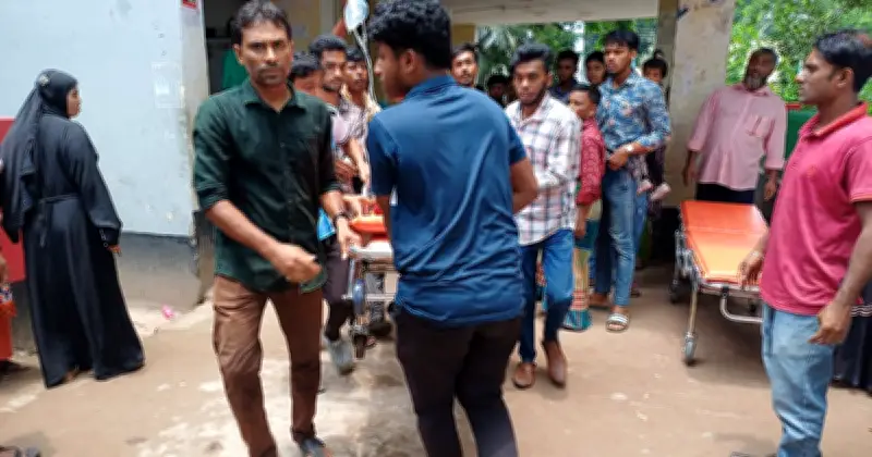 লক্ষ্মীপুরে মা ও দুই মেয়েকে কুপিয়ে হত্যা, প্রেম ও টাকা লেনদেনের দ্বন্দ্বে অভিযোগ