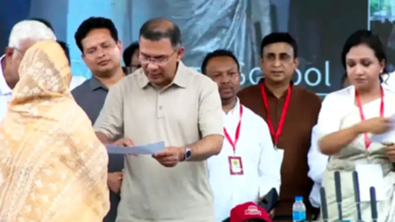 মৌলভীবাজারে ফ্যামিলি কার্ড বিতরণ; পুলিশের গুলিতে আহত; মেসির সাজা না পাওয়া; কলেজ অধ্যক্ষদের শোকজ; প্রধানমন্ত্রীর বক্তব্য; টেক্সাসে বিমান দুর্ঘটনা; ইংলিশ চ্যানেলে রুশ গুলি; মেসির অবসর; বাংলাদেশের ব্যাটিং বিপর্যয়; যুক্তরাষ্ট্রের পাশে দাঁড়ানো