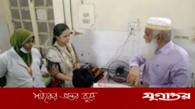 গুলিবিদ্ধ স্কুলছাত্রকে দেখতে ঢামেকে এমপি মনিরুল