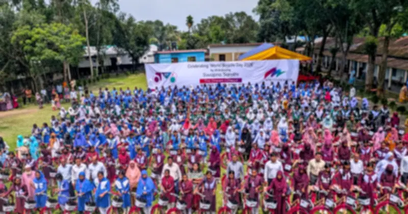 বিশ্ব সাইকেল দিবসে দিনাজপুরে সুবিধাবঞ্চিত মেধাবী ছাত্রীদের মাঝে সাইকেল বিতরণ