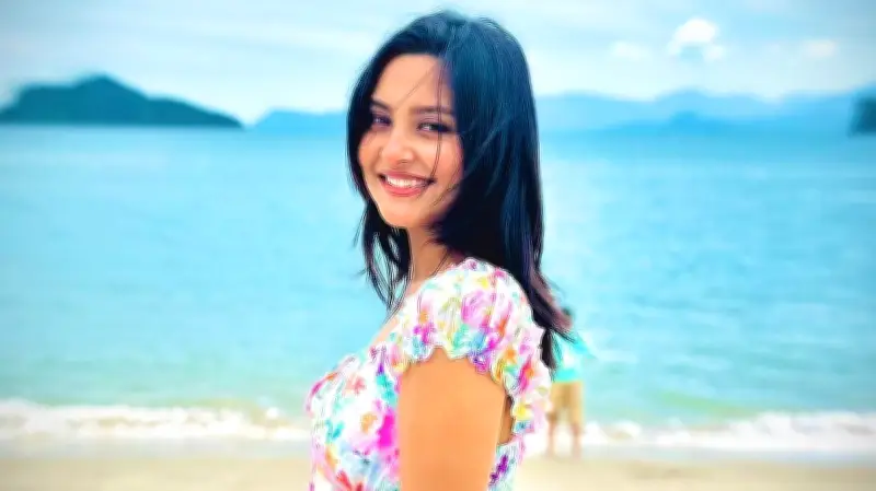 নাজনীন নীহার ‘এনগেজড’ স্ট্যাটাস: বাগদান নয়, সম্পর্কের কথা স্বীকার