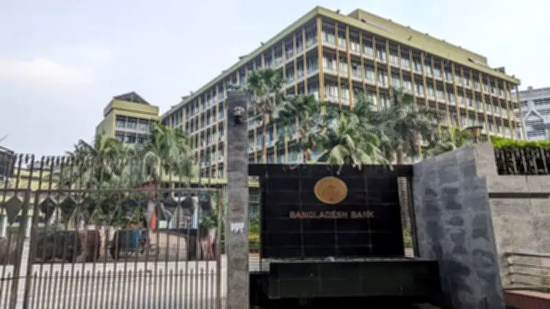 নয়া সরকারের প্রথম মুদ্রানীতি ঘোষণা মঙ্গলবার; সাগরে মিলল ৫৬ ফুট লম্বা মৃত বেলিন তিমি