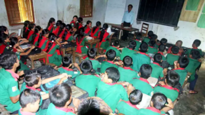 প্রাথমিক শিক্ষক বদলিতে নতুন পদ্ধতি: চার স্তরের কমিটি, গণ্যমান্য ব্যক্তি অন্তর্ভুক্ত
