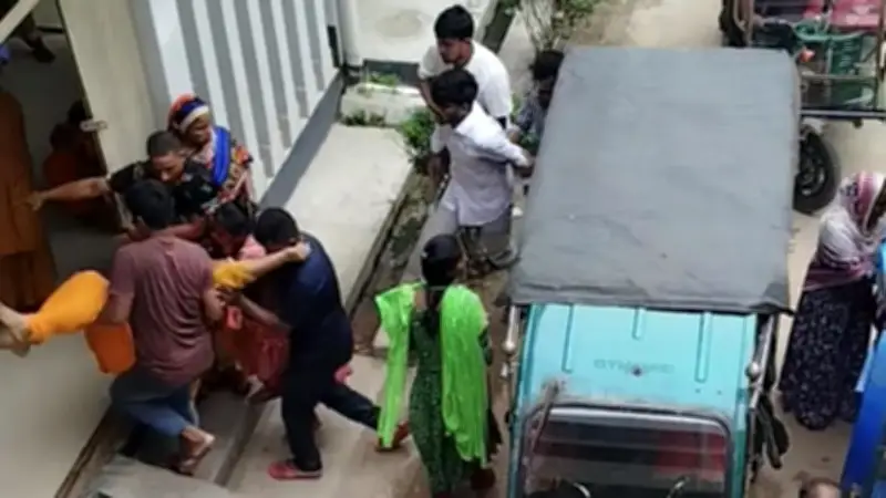 গাজীপুরে পোশাক কারখানায় পানি পান করে অসুস্থ ২ শতাধিক শ্রমিক