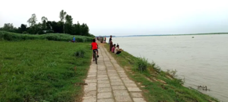 পাবনার যমুনা পাড়ে কংক্রিটের পথ এখন ভ্রমণপিপাসুদের আকর্ষণ