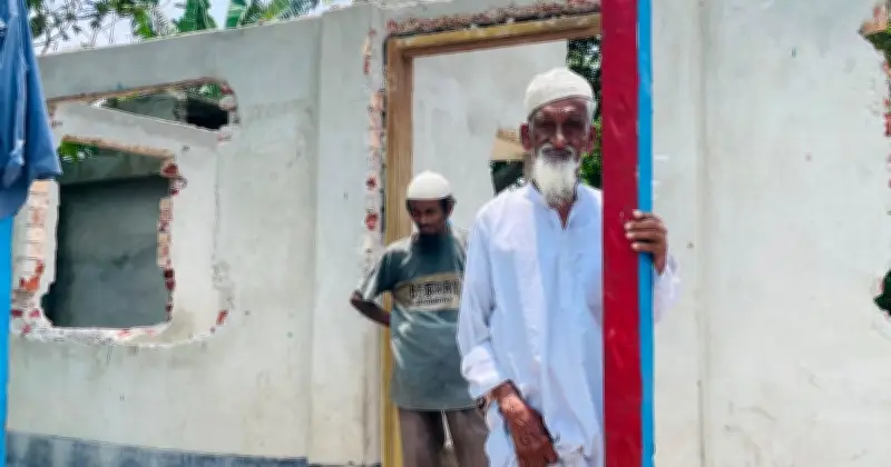 নদীভাঙনে ফরিদপুরে নব্বই বছরের বৃদ্ধের স্মৃতি ভাসলো, ৭ বার ঘর হারিয়ে এখন ভাড়ায়
