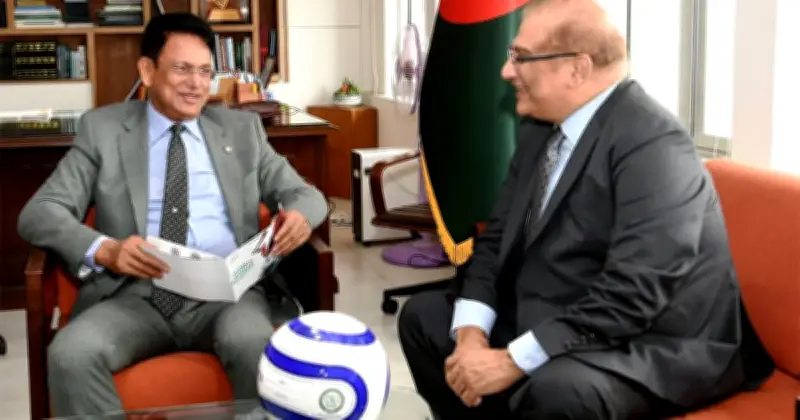 পাকিস্তানের উপহার: বাংলাদেশের সরকারি স্কুলে ১ হাজার ফুটবল