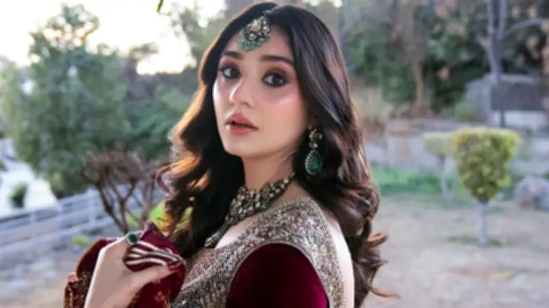 পাকিস্তানি অভিনেত্রী দুরেফিশান সেলিমের প্রেমের গুঞ্জন ও ক্যারিয়ার