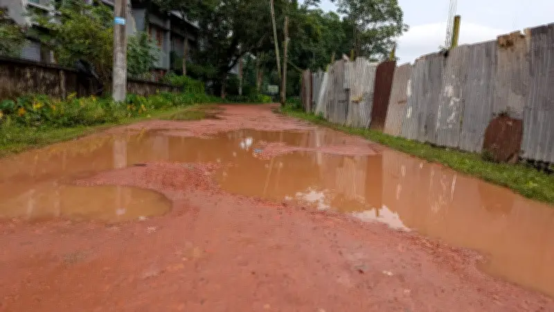 পটুয়াখালীতে ২২ মাস ধরে ৭৬ কোটি টাকার সেতু-সড়ক নির্মাণকাজ বন্ধ