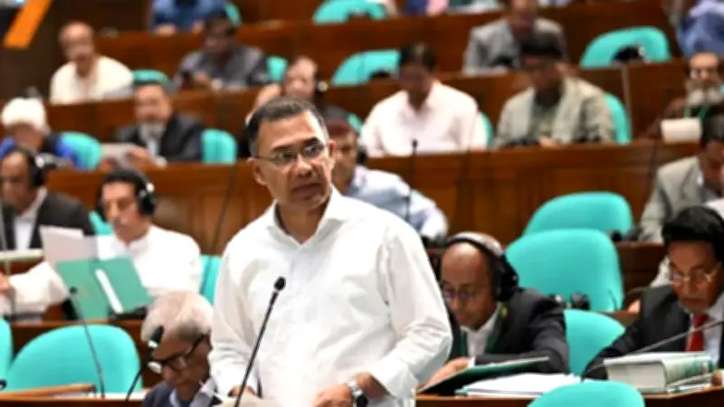 প্রধানমন্ত্রী: ভ্যানিটি প্রজেক্ট ও ঋণ জাতির ওপর বোঝা