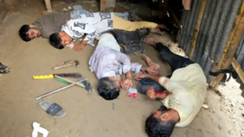 আদাবরে অভিযানে হামলা: ওসি-এসআই আহত, দুই ছিনতাইকারী গুলিবিদ্ধ