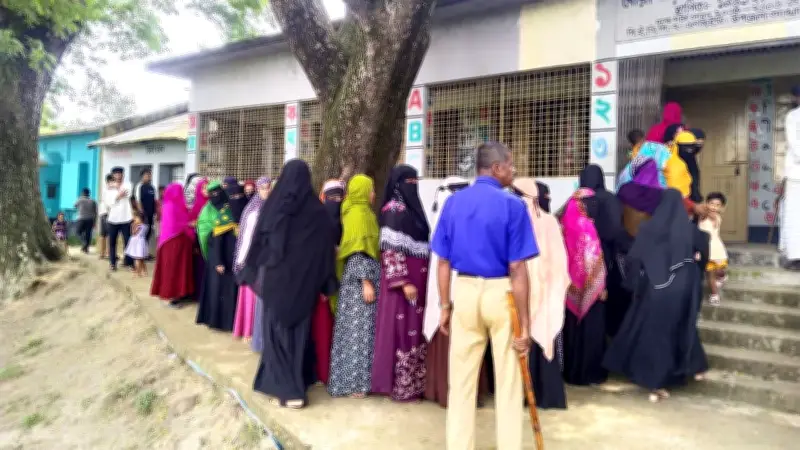 প্রাথমিক বিদ্যালয়েও উৎসব-আমেজে ভোট, দেশজুড়ে বৃষ্টির আভাস