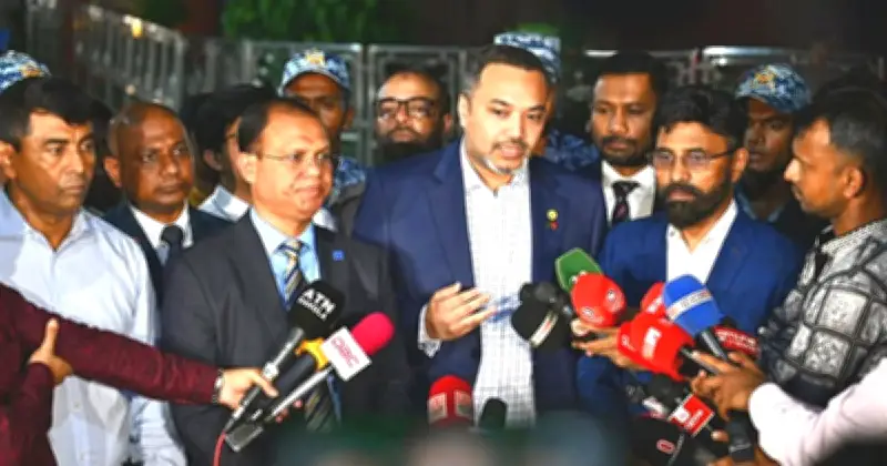 প্রধানমন্ত্রীর মালয়েশিয়া ও চীন সফর শেষে দেশে ফেরা, শ্রমবাজার খোলার আহ্বান
