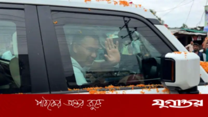প্রধানমন্ত্রী তারেক রহমান কক্সবাজারে ১৯৭ কিমি গাড়ি চালিয়ে কর্মসূচি পালন