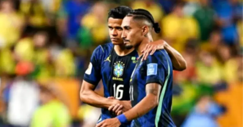 রাফিনিয়ার চোট: স্কটল্যান্ড ম্যাচে রায়ানের বিকল্প নেই