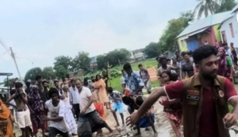 রাজবাড়ীতে মাদক অভিযানে হামলা, হাতকড়া পড়া আসামি ছিনতাই