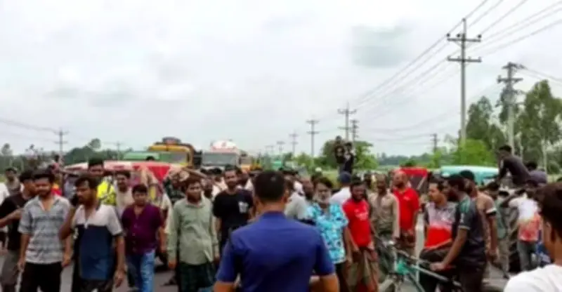 বিদ্যুৎ সংকটে তীব্র ক্ষোভ, তাংগাইলে ঢাকা-টাঙ্গাইল মহাসড়ক অবরোধ