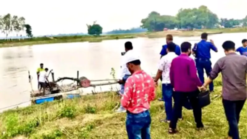 রাঙ্গামাটিতে সড়ক ভাঙন রোধে সওজের কাজ শুরু, অবৈধ বালু উত্তোলন জব্দ ও ধ্বংস