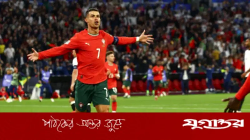 জোড়া গোলে সমালোচনার জবাব রোনালদোর, নকআউটে পর্তুগাল