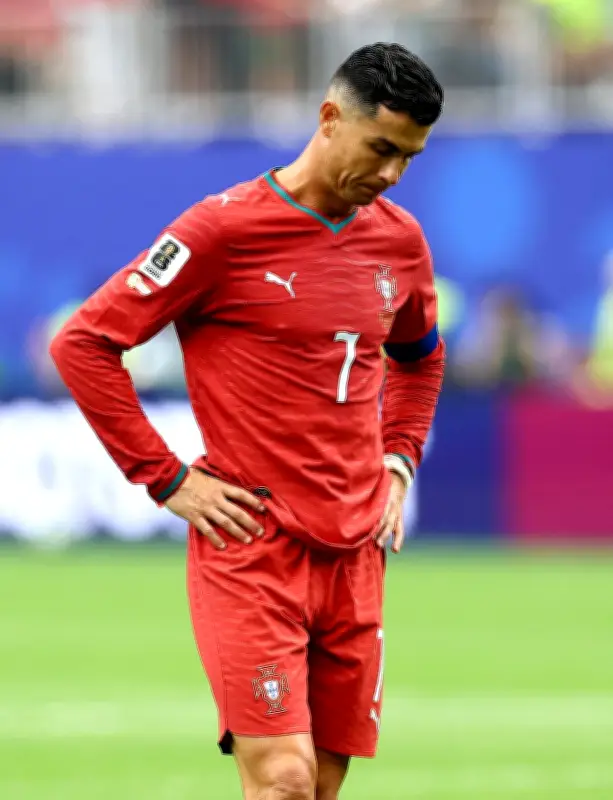 রোনালদোকে ঘিরে অস্থিরতা, বোন ও সতীর্থের প্রেমিকার বিতর্কিত মন্তব্য