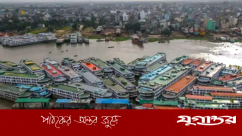 সদরঘাটের লঞ্চ শ্রমিকদের বিশ্বকাপ: ফুটবলের স্বপ্নে বেঁচে থাকা মানুষ