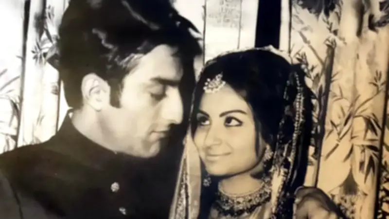বিয়ের আগেই একসঙ্গে থাকা শুরু করেছিলেন শর্মিলা ঠাকুর ও পতৌদি