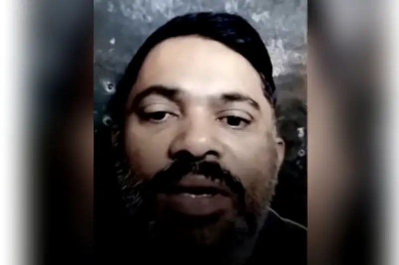 চট্টগ্রামে ফেসবুক লাইভে এসে বিষপানে আত্মহত্যার চেষ্টা দোকানির