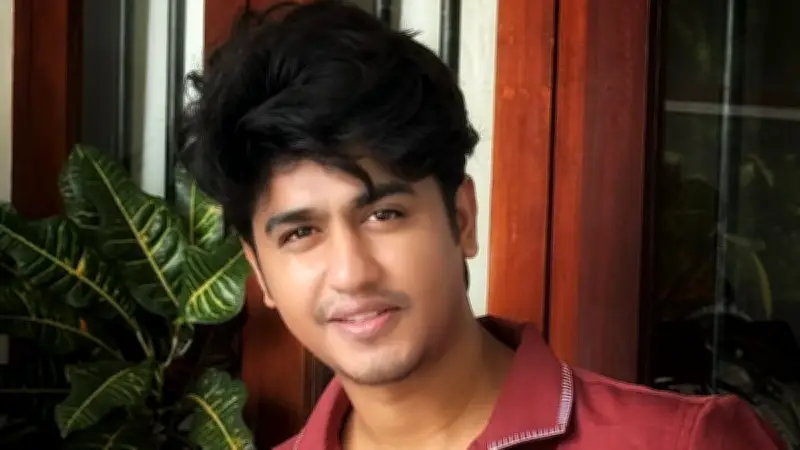গায়ক শেখ সাদীর আংটিবদল, হুট করে সিদ্ধান্ত জানালেন