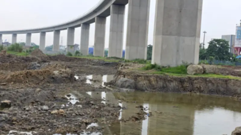 পদ্মা রেলসেতুর পিলারের নিচ থেকে মাটি কাটা, প্রশাসনের নজরদারি