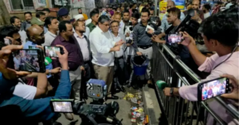 শাহবাগে বর্জ্য ব্যবস্থাপনায় শৃঙ্খলা ফেরাতে প্রতিমন্ত্রীর ঝটিকা অভিযান
