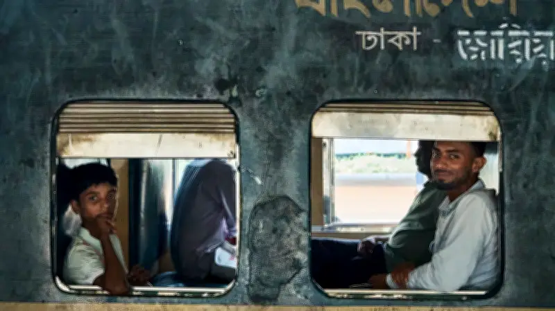 কমলাপুর স্টেশনে অপেক্ষা, স্বপ্ন ও যাত্রার গল্প