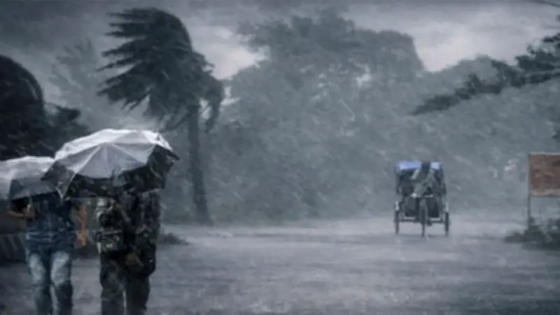 ৫ জেলায় ৬০ কিমি বেগে ঝড়ের আভাস, খুলনার অতিরিক্ত পুলিশ কমিশনার প্রত্যাহার