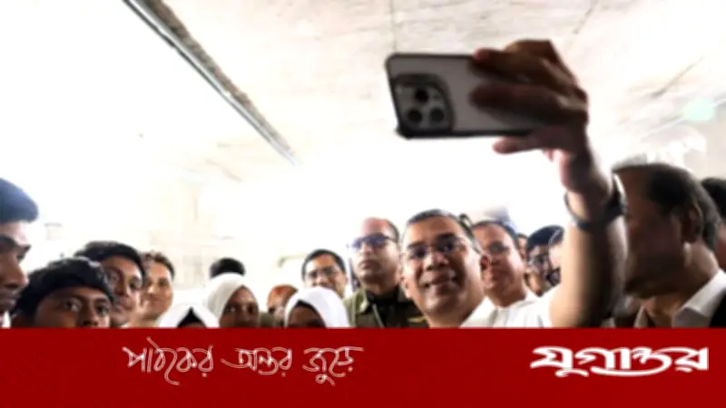 সংসদে প্রধানমন্ত্রীর সেলফিতে উচ্ছ্বসিত কুমিল্লার শিক্ষার্থীরা