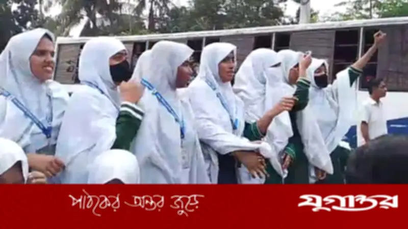 শিক্ষার্থীদের ‘ভিখারি’ বলে বকাঝকা, অধ্যক্ষের পদত্যাগ দাবিতে বিক্ষোভ