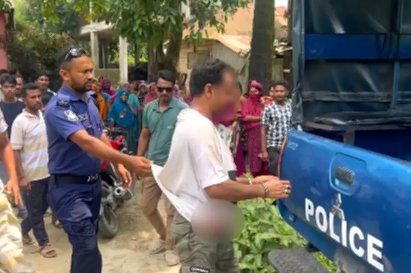 কুষ্টিয়ায় সন্দেহজনক যুবক আটক, পিস্তল-গুলিসহ পুলিশে সোপর্দ