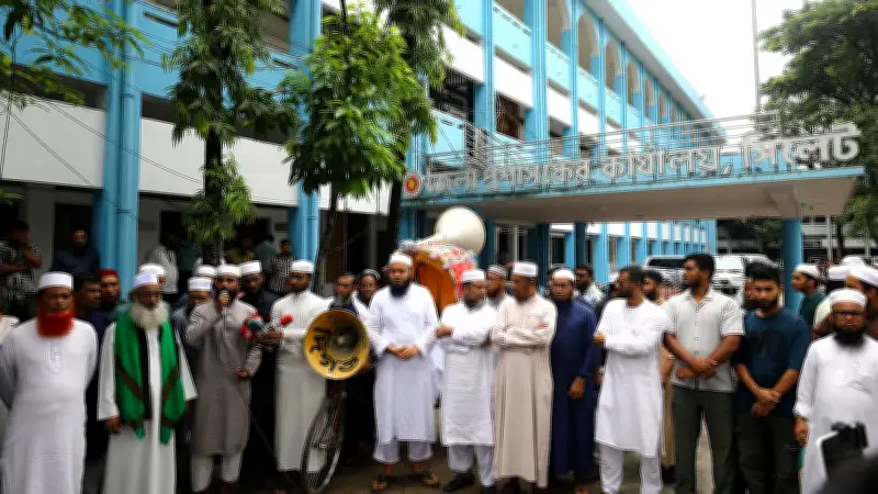 সিলেটের ডিসি সারওয়ার আলমকে স্বপদে বহালের দাবিতে দ্বিতীয় দিনের বিক্ষোভ