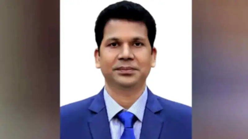 সিলেটে নতুন ডিসি নিয়োগ, গ্যাস পাইপ ফেটে আগুন, পদ্মার চরে আটকা লঞ্চ উদ্ধার