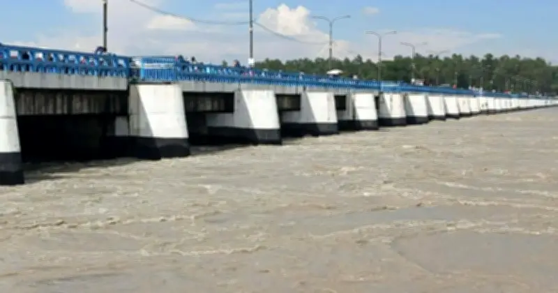 তিস্তার পানি বিপৎসীমার কাছাকাছি, লালমনিরহাটে সতর্কতা