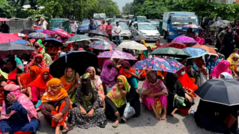 বকেয়া বেতনে তেজগাঁওয়ে শ্রমিকদের অবরোধ, রামিসা হত্যা মামলায় স্টেট ডিফেন্স নিয়োগের নির্দেশ হাইকোর্টের