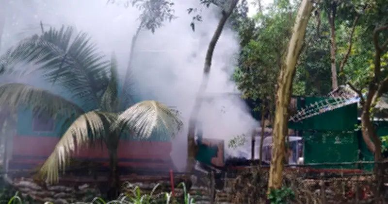 ঘিওরে হেরোইনসহ একই পরিবারের তিনজন আটক, বাড়িতে আগুন