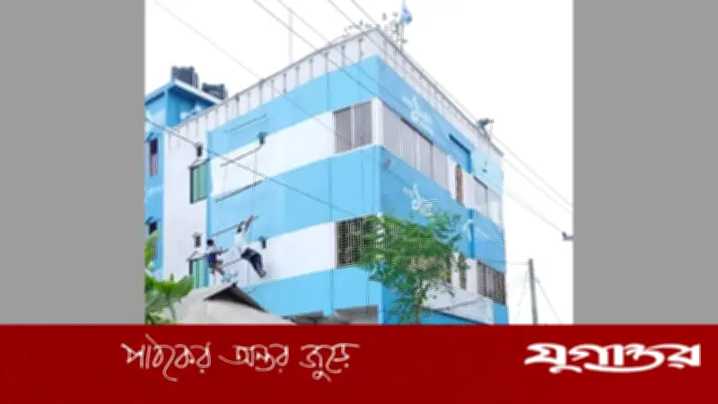 টাঙ্গাইলে আর্জেন্টিনার রঙে সেজেছে তিনতলা ভবন, মেসিভক্তের অনন্য কাণ্ড