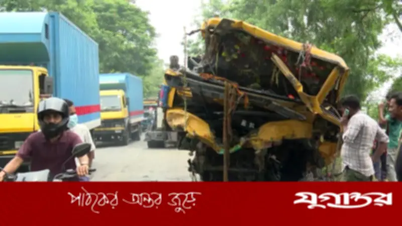 কুষ্টিয়ায় পাথরবোঝাই ট্রাক উলটে চালক ও সহকারী নিহত