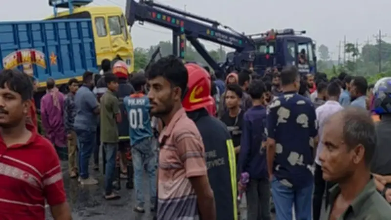 মানিকগঞ্জে ট্রাক-পিকআপ সংঘর্ষে নিহত ২